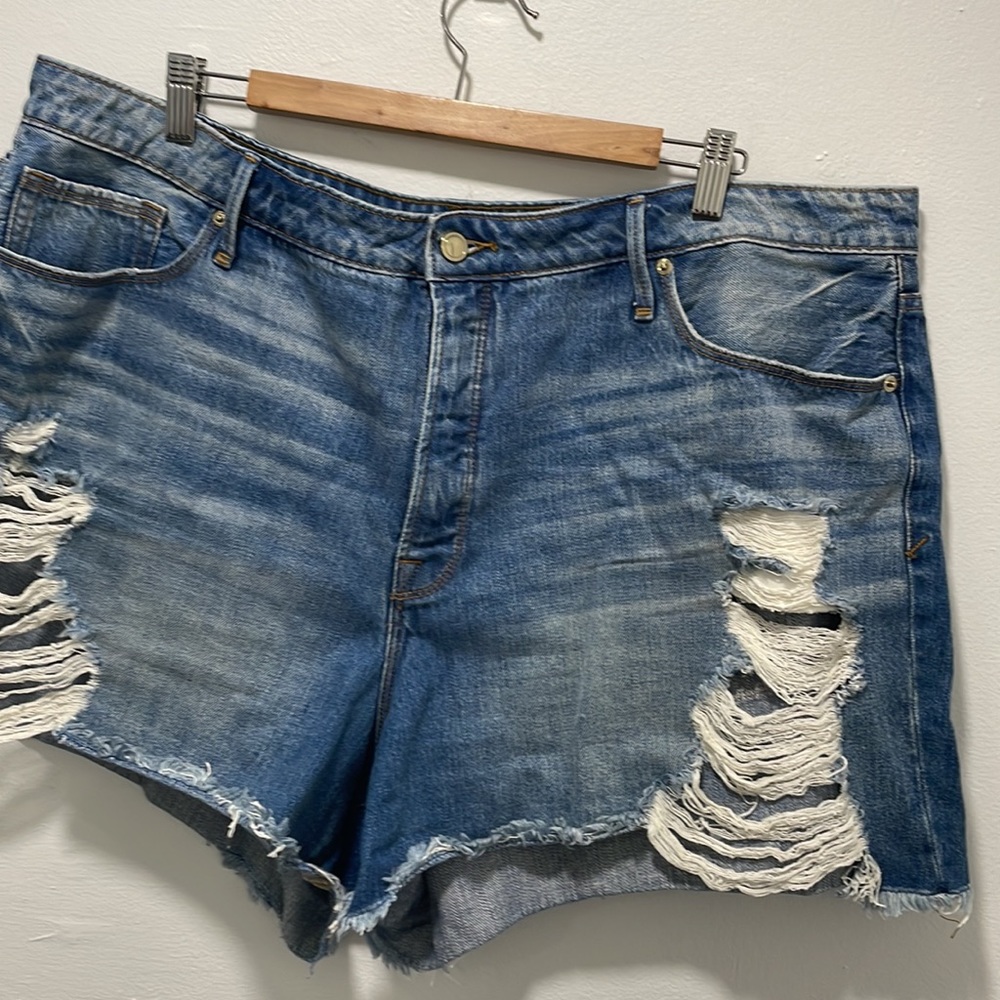 Good American Buttonfly Bombshell Ripped Jean Sho… - image 3